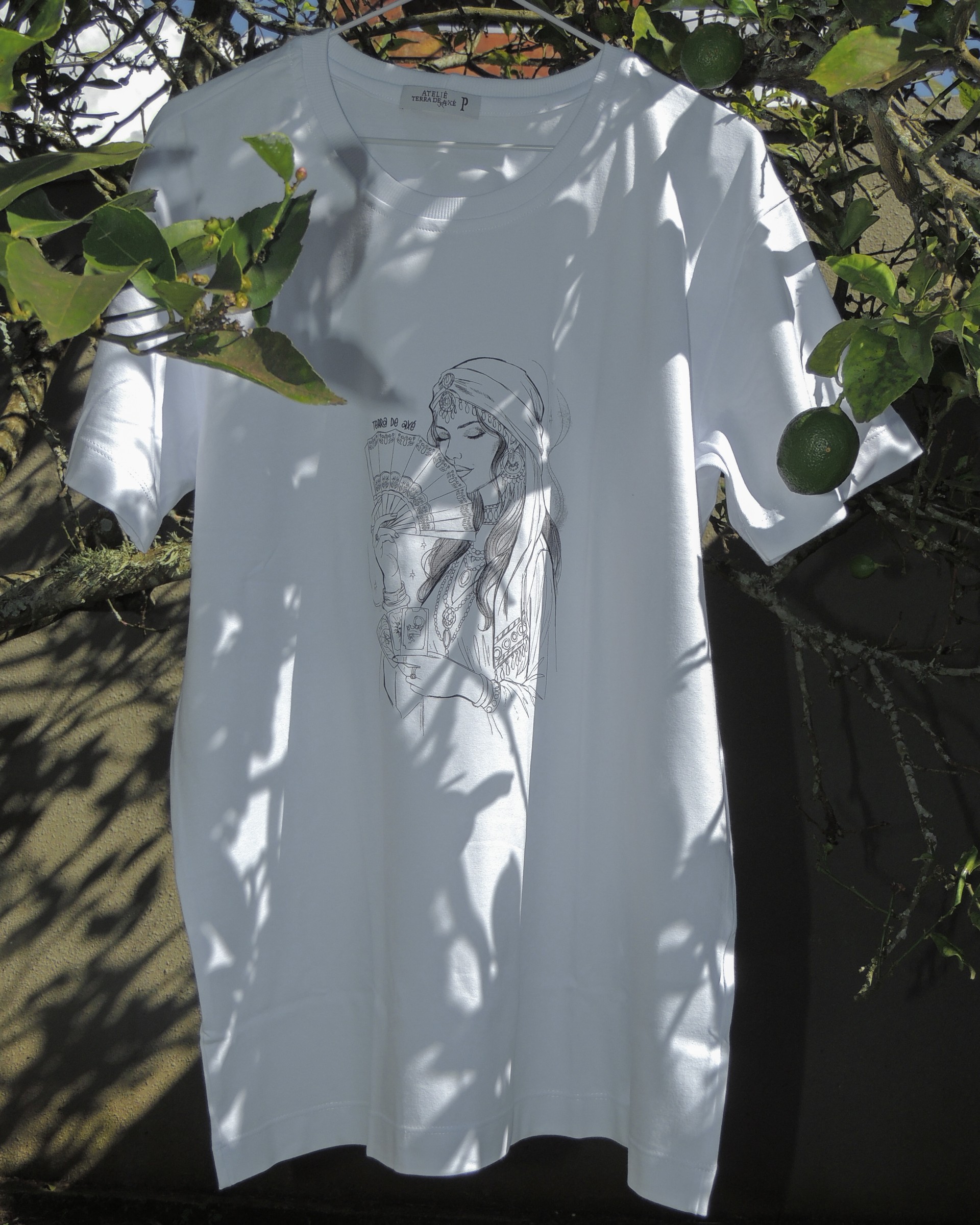 Camiseta Unissex Cigana - Coleção Ponto Firmado - Costas