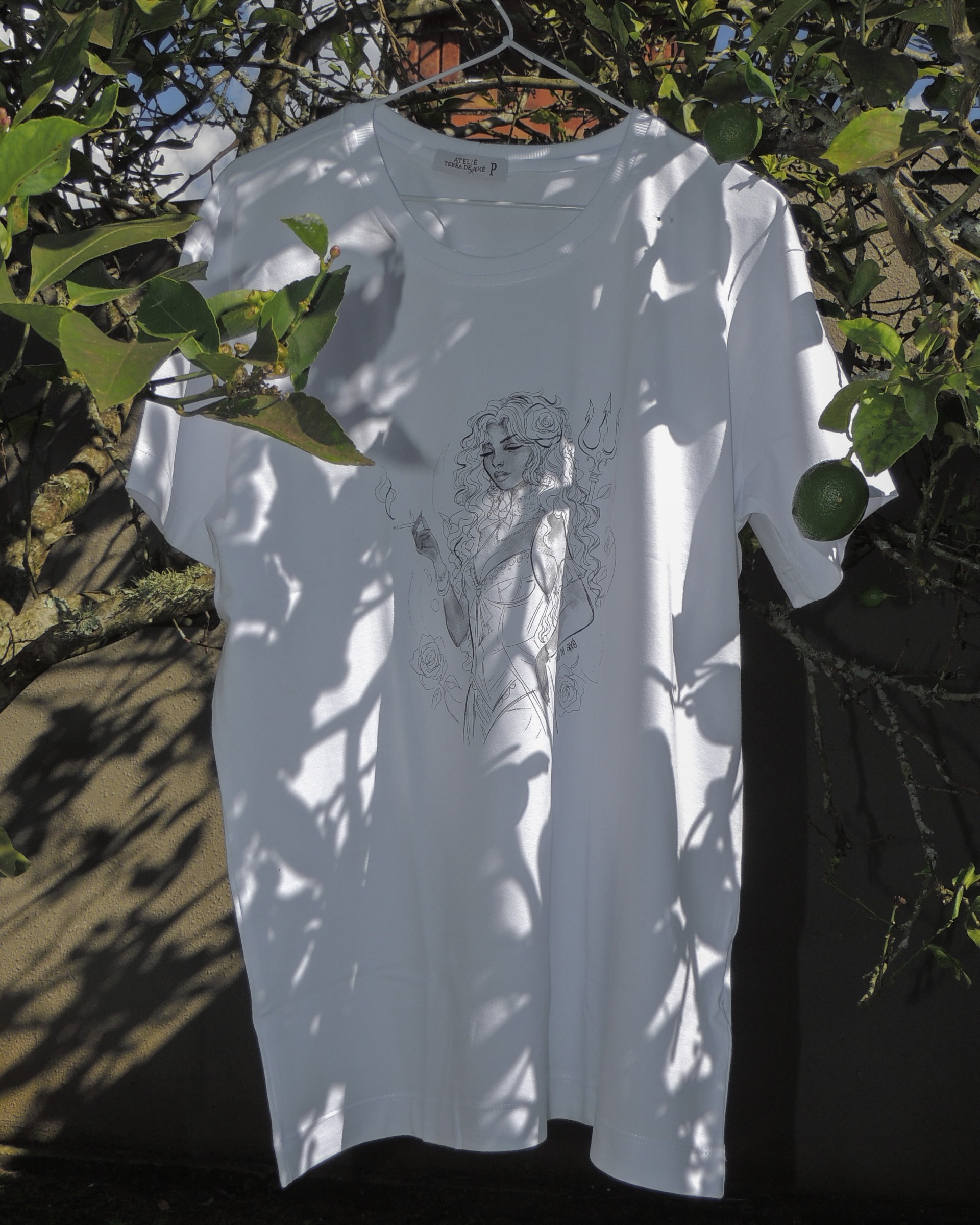 Camiseta Unissex Pomba Gira - Coleção Ponto Firmado - Costas